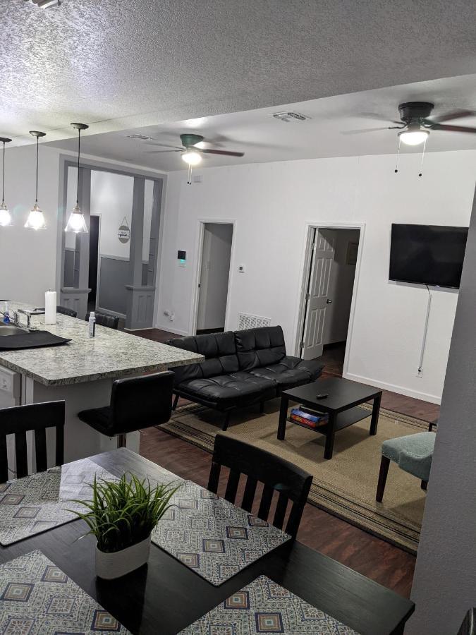 Cozy *Downtown Getaway* Villa ซานอันโตนิโอ ภายนอก รูปภาพ